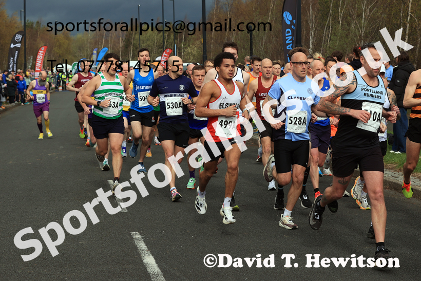 Senior Mens relay, 2026 Elswick Harriers Good Friday Road Relays and Young Athletes, Newburn,  Newcastle upon Tyne. Photo: David T. Hewitson/Sports for All Pics